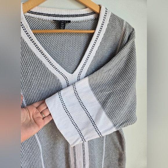 TRIBAL V-Neck Gray and White Cotton Knit Sweater - Picture 5 of 7
